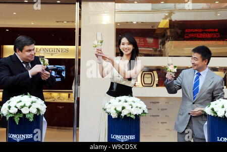 Taiwanese model Lin Chi ling center toasts with Longines