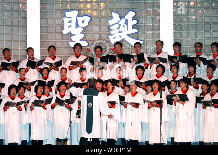 Chinese Christian choir sing hymns at a church on the Christmas Eve in Dalian city, east Chinas Liaoning province, 24 December 2008. Stock Photo