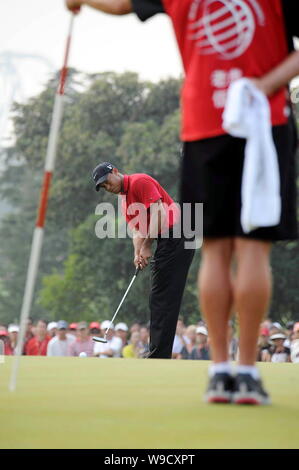 World number one golfer Tiger Woods of the United States putts during the final round of the HSBC Champions golf tournament at the Sheshan Internation Stock Photo
