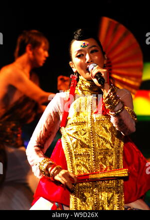 Chinese singer Sa Dingding performs during an event marking the third anniversary of Mercedes-Benz Green Legacy Program, in Lushan Moutain, Jiujiang, Stock Photo