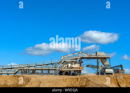 gravel sorting conveyor machine under an open sky Stock Photo