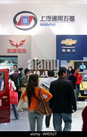 --FILE--Visitors look at vehicles at the stand of SGMW (SAIC-GM-Wuling) at the 12th Shanghai International Automobile Industry Exhibition, known as Au Stock Photo