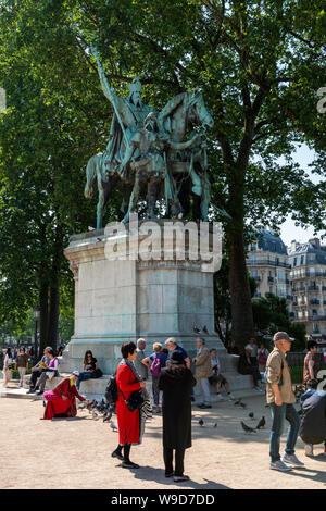 Equestrian Statue of Charlemagne et ses Leudes (Charlemagne and his guards) in Place Jean-Paul II, Ile de la Cité, Paris, France Stock Photo