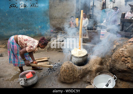 Woman prepares traditional corn porridge in Winneba, Ghana Stock Photo