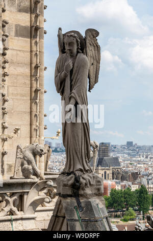 Galerie des chimères (gargoyles) on upper platform between towers of Notre-Dame Cathedral, Ile de la Cité, Paris, France Stock Photo