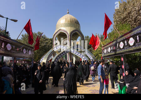 Shiites take to the streets during the holy month of Muharram to commemorate the death of the third Imam, Hussein, more than 1300 years ago in Karbala Stock Photo