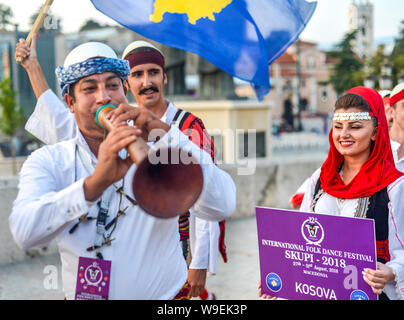 Kosovo - traditional national dance Stock Photo - Alamy