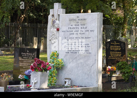 Chingford Mount Cemetery, Ronnie and Reggie Krays burial site Stock ...