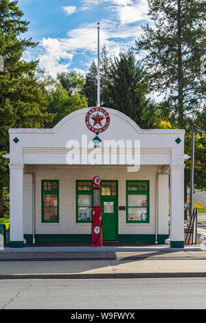 Washington, Palouse Region, Rosalia, historic Texaco gas station Stock Photo