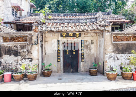 Bangkok, Thailand - 13th September 2014: The Gong Wu shrine, Thonburi. The shrine was built by Chinese immigrants in the 1920s. Stock Photo