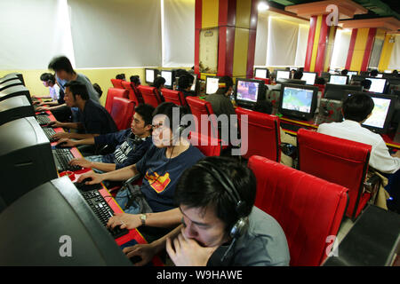 File photo dated 29 April 2006 shows young Chinese Internet users playing online games at an Internet cafe in Shanghai. Fearful of soaring Internet ad Stock Photo