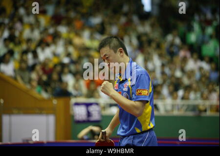 Chinas Ma Lin competes with Wang Hao (unseen) during the final of the mens single of 2007 Table Tennis China Open in Nanjing, east Chinas Jiangsu prov Stock Photo