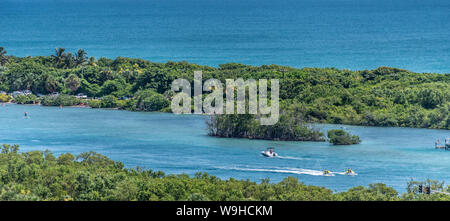 Jupiter Island between the Indian River and the Atlantic Ocean in northern Palm Beach County, Florida. (USA) Stock Photo