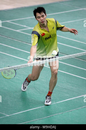 Chinese badminton player Xia Xuanze during winter training session in Beijing, January 9, 2007 Stock Photo