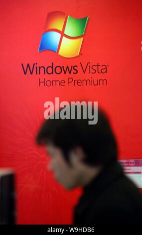The Windows Vista computer operating system is on display at a store in ...