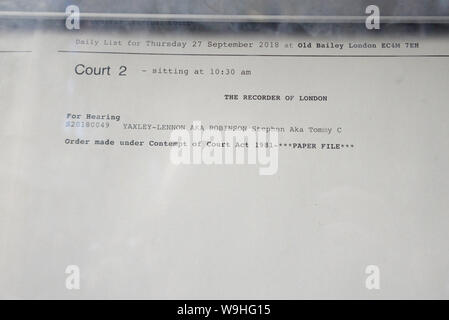 Notice outside the Old Bailey notifying that Stephen Yaxley-Lennon AKA Tommy Robinson is due to appear in Court 2 under contempt of court act 1981 Stock Photo