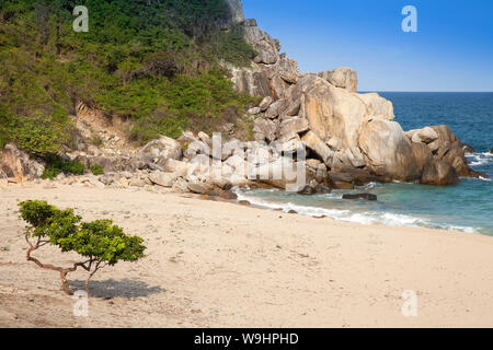 Lonely bay near Vinh Hy, south china sea,Vietnam,asia, 30074615 Stock Photo