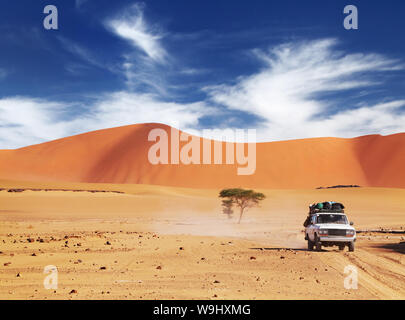 Off-road vehicle driving in Sahara Desert, Tadrart, Algeria Stock Photo