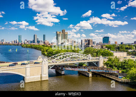 John Weeks Memorial Footbridge with Boston skyline behind Stock Photo