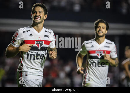 Alexandre Pato scored his second goal during a match between Sao Paulo vs Santos, a match valid for the 2019 Brazilian Championship, at Morumbi Stadium. (Photo by Thiago Bernardes / Pacific Press) Stock Photo
