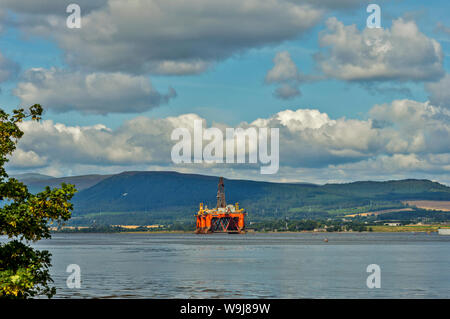 ORANGE OIL RIG PLATFORM UNDERGOING REPAIR OR DECOMMISSIONING CROMARTY FIRTH SCOTLAND IN SUMMER Stock Photo