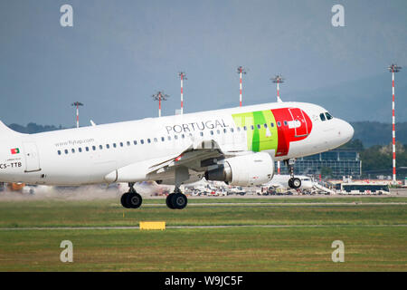 TAP Portugal, Airbus A319-111 (CS-TTB) at Malpensa (MXP / LIMC), Milan, Italy Stock Photo