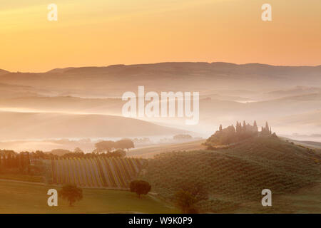Farm house Belvedere at sunrise, near San Quirico, Val d'Orcia (Orcia Valley), UNESCO World Heritage Site, Siena Province, Tuscany, Italy, Europe Stock Photo