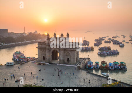 The Gateway of India, monument commemorating the landing of King George V and Queen Mary in 1911, Mumbai, Maharashtra, India, Asia Stock Photo