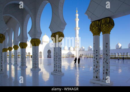 Sheikh Zayed Bin Sultan Al Nahyan Mosque, Abu Dhabi, United Arab Emirates, Middle East Stock Photo