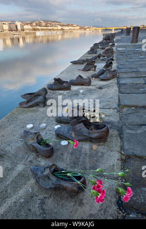 The Shoes on the Danube memorial to Jews shot by Arrow Cross militiamen in 1944 and 1945, Budapest, Hungary, Europe Stock Photo