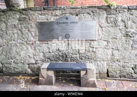 Oswestry,a,market,town,in,Shropshire,border,of, Wales,England,GB,UK,birthplace,of,First World War, poet,Wilfred Owen,statue,sculpture,Cae Glas Park, Stock Photo