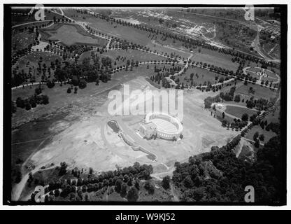 ARLINGTON NATIONAL CEMETERY. VIEWS OF ARLINGTON FROM THE AIR, CENTERING THE MEMORIAL AMPHITHEATRE Stock Photo