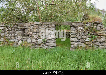 Ireland Trip (May 19-29, 2019) Kerry Bog Village on the Ring of Kerry. Old Stone wall Stock Photo