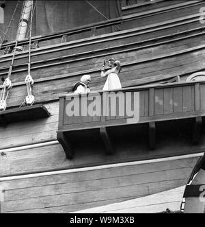 CONRAD VEIDT and JUNE DUPREZ during break in filming THE THIEF OF BAGDAD 1940 directors Ludwig Berger Michael Powell Tim Whelan Alexander Korda Zoltan Korda William Cameron Menzies screenplay and dialogue Miles Malleson on set candid Denham Studios England Alexander Korda Films / London Film Productions / United Artists Stock Photo