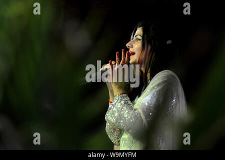 QUETTA, PAKISTAN, Aug 14-2019: famous Pashto singer Sameena Naz performing song during musical event regarding the celebration of Pakistan Independenc Stock Photo