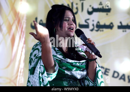 QUETTA, PAKISTAN, Aug 14-2019: famous Pashto singer Ulfat Naz performing song during musical event regarding the celebration of Pakistan Independence Stock Photo
