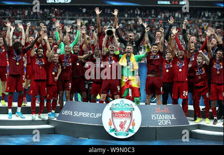 Liverpool's Jordan Henderson lifts the trophy after the final whistle during the UEFA Super Cup Final at Besiktas Park, Istanbul. Stock Photo