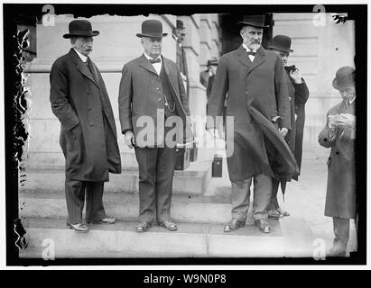 BARTLETT, CHARLES LAFAYETTE, RANSDELL, JOSEPH EUGENE REP. FROM LOUISIANA, 1899-1913; SENATOR, 1913-1931. AS SENATOR ELECT; SPARKMAN Stock Photo