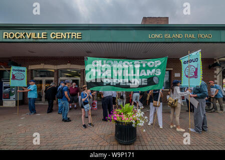 Rockville Centre, New York, United States. 14th Aug, 2019. Over 15 organizations representing thousands of Long Islanders rallied outside Senator and chair of the Senate environment committee Todd Kaminsky office on August 14, 2019 and delivered a strong message calling on the Senator to call on Governor Andrew Cuomo, and the Department of Environmental Conservation (DEC) to deny construction permits for the unwanted and unnecessary Williams NESE fracked gas pipeline. Credit: Pacific Press Agency/Alamy Live News Stock Photo