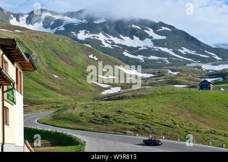 Grossglockner High Alpine Road, Porsche 911, classic car, Heiligenblut, Kaernten, Austria, Europe, Heiligenblut Stock Photo