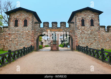 roman castle Saalburg, main gate, statue of Antoninus Pius, Bad Homburg, Hesse, Germany, Europe, Bad Homburg Stock Photo