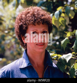 Margot Mahler, bayerische Volksschauspielerin, bei einem Fotoshooting, Deutschland 1986. Bavarian folklore actress Margot Mahler at a photo shoot, Germany 1986. Stock Photo