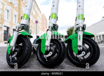 15 August 2019, Baden-Wuerttemberg, Stuttgart: E- pedal scooters from the supplier Lime are located in the centre of Stuttgart. The first scooters were set up on Thursday (15.08.2019) by the German subsidiary of the US company Lime at a location agreed with the municipality. Photo: Edith Geuppert/dpa Stock Photo