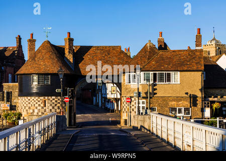 England, Kent, Thanet, Sandwhich, The Barbican Gate 15th century Gatehouse and Town Skyline, 30064425 *** Local Caption *** Stock Photo