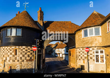 England, Kent, Thanet, Sandwhich, The Barbican Gate 15th century Gatehouse and Town Skyline, 30064426 *** Local Caption *** Stock Photo