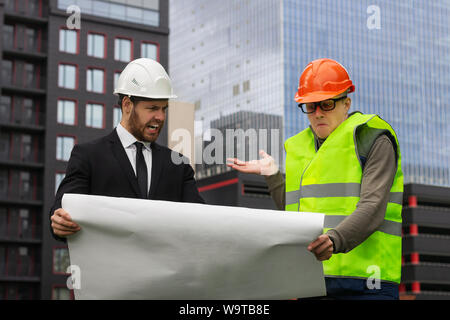 engineer and builder swear conflict deal trouble rework Stock Photo - Alamy
