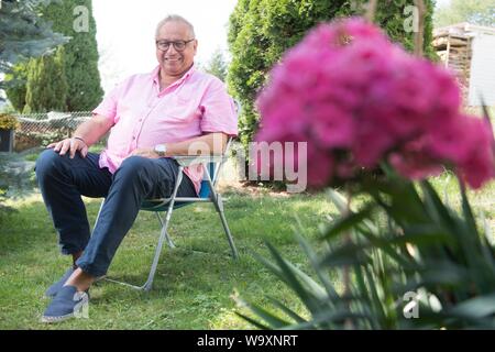 Freital, Germany. 14th Aug, 2019. The German actor Hilmar Eichhorn sits in his garden. Eichhorn celebrates his 65th birthday on 18 August. Credit: Sebastian Kahnert/dpa-Zentralbild/dpa/Alamy Live News Stock Photo