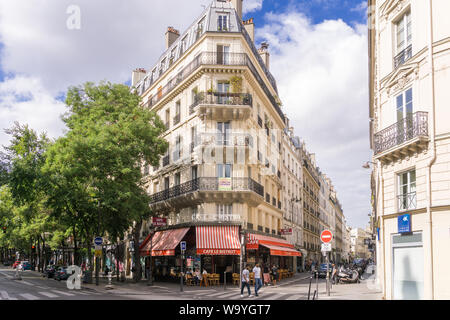 Paris street scene on Boulevard Magenta, in front of the cafe Le Bistrot, in the 10th arrondissement. France, Europe. Stock Photo