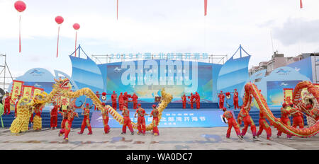 Fangchenggang, China's Guangxi Zhuang Autonomous Region. 16th Aug, 2019. Artists perform at Qisha port of Fangchenggang, south China's Guangxi Zhuang Autonomous Region, Aug. 16, 2019. Fishing boats are ready to fish after the three-and-half month fishing ban in Beibu Gulf of Guangxi. Credit: Zhang Hao/Xinhua/Alamy Live News Stock Photo