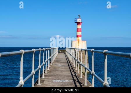 Harbour light at the end of Amble harbour pier. Stock Photo